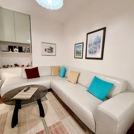 Apartment In Center Theatre Appartamento Ivisovo Greblje