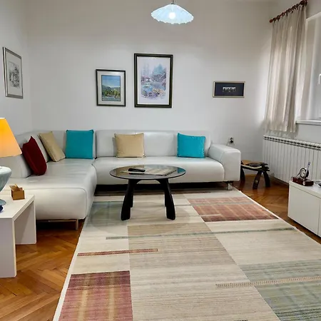 Apartment In Center Theatre Appartamento